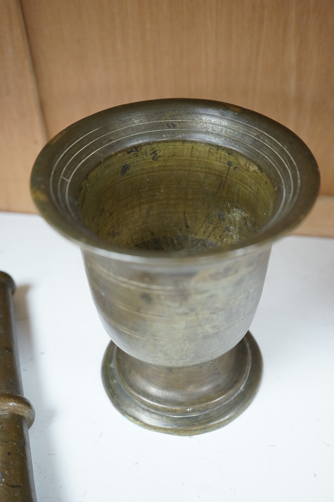 A Victorian bronze pestle and mortar, 25cm in length